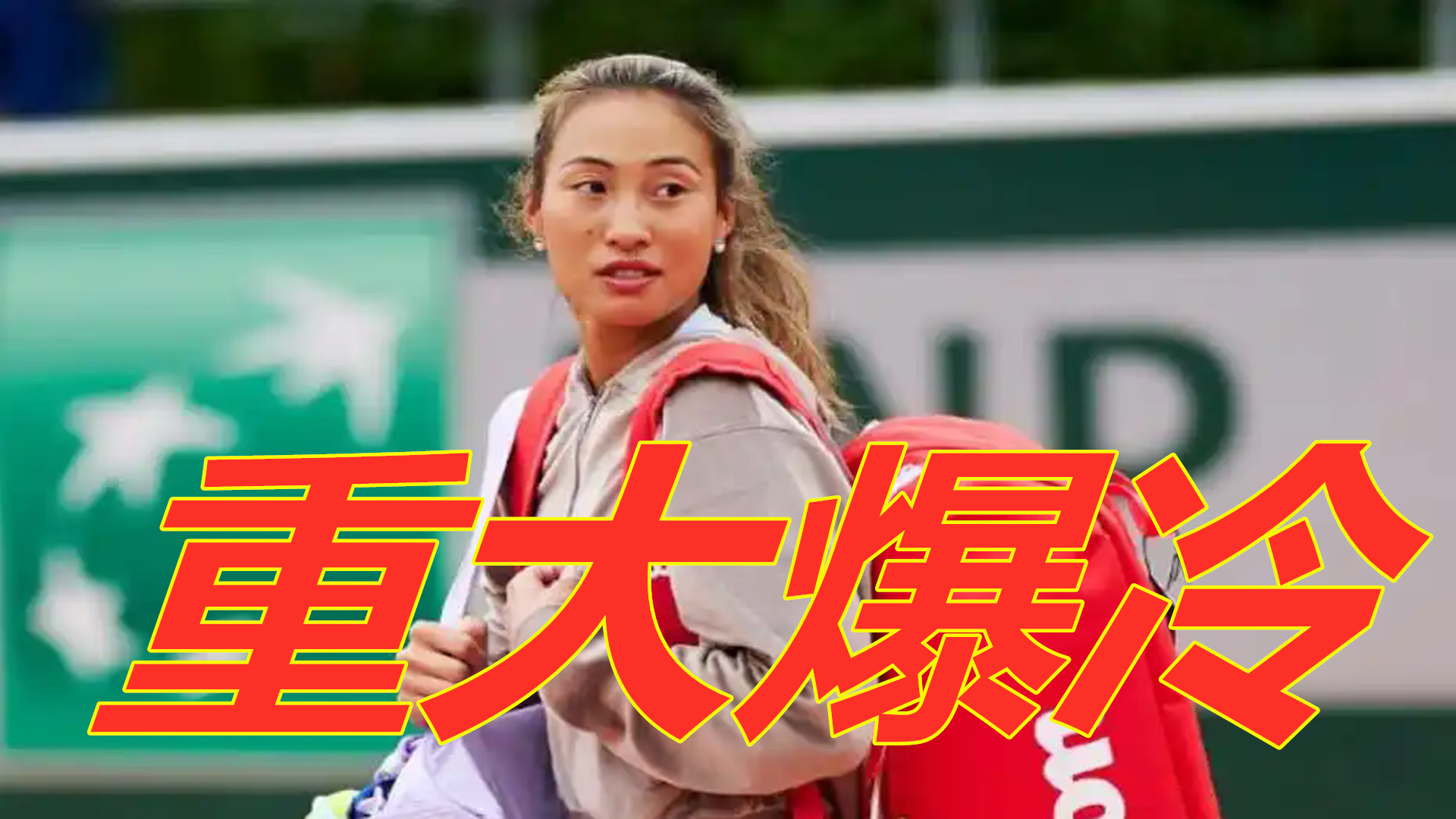 冰岛中锋赫利纳森内线扛开东契奇，轻松完成双手扣篮